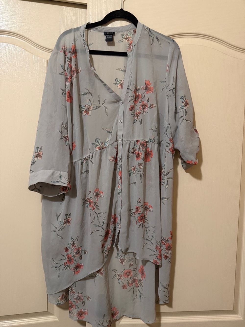 torrid Gray Floral Button-Front Tunic High low size 3